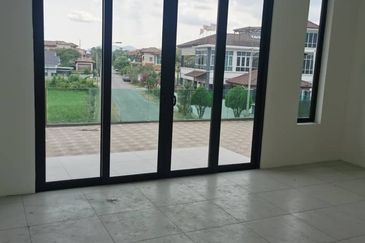 Semi detached house with basement at Ampang, Gunung Rapat areas, nice location for living your life 