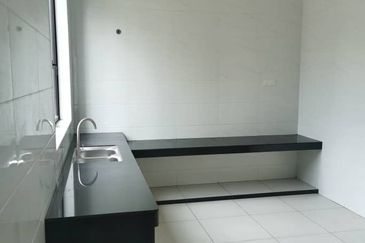 Semi detached house with basement at Ampang, Gunung Rapat areas, nice location for living your life 