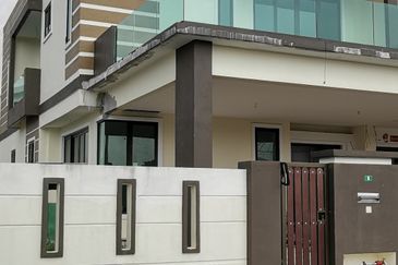 Semi detached house with basement at Ampang, Gunung Rapat areas, nice location for living your life 