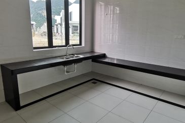 Semi detached house with basement at Ampang, Gunung Rapat areas, nice location for living your life 