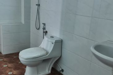 Semi detached house with basement at Ampang, Gunung Rapat areas, nice location for living your life 