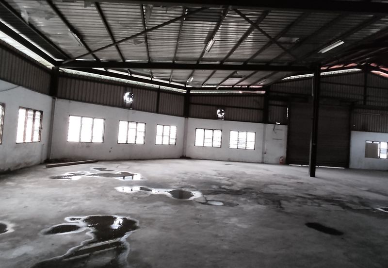 Industrial factory for sale (corner unit), land size12,000 sf with built-up about 8,000 sf, very good location, near Jalan Malim andto Aeon Big