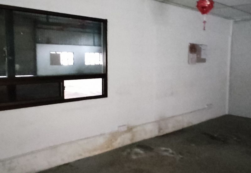 Industrial factory for sale (corner unit), land size12,000 sf with built-up about 8,000 sf, very good location, near Jalan Malim andto Aeon Big