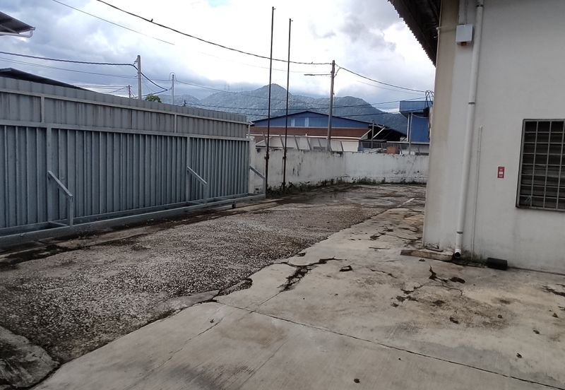 Industrial factory for sale (corner unit), land size12,000 sf with built-up about 8,000 sf, very good location, near Jalan Malim andto Aeon Big