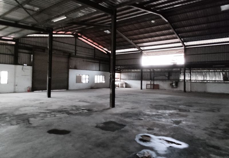 Industrial factory for sale (corner unit), land size12,000 sf with built-up about 8,000 sf, very good location, near Jalan Malim andto Aeon Big
