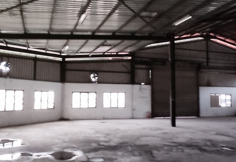 Industrial factory for sale (corner unit), land size12,000 sf with built-up about 8,000 sf, very good location, near Jalan Malim andto Aeon Big