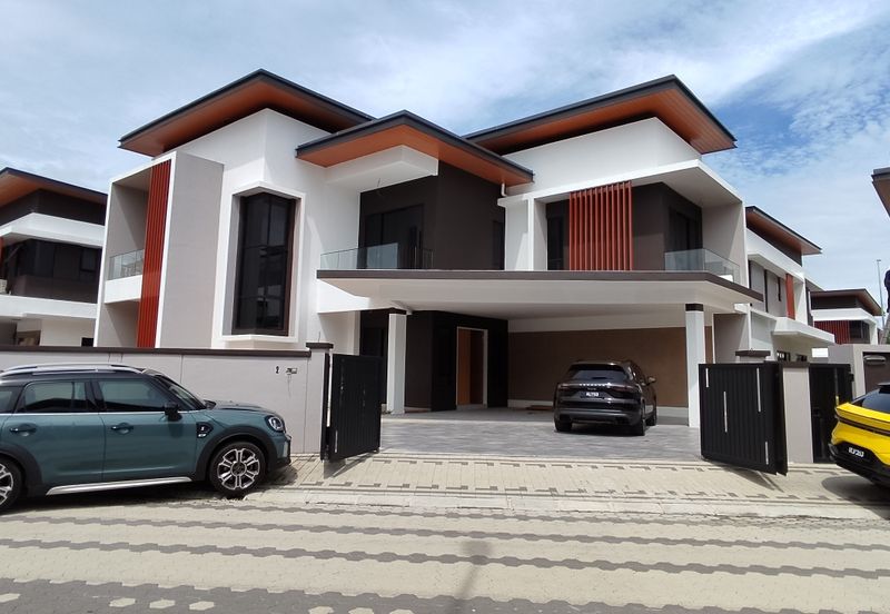 The Grand Thompson Residence