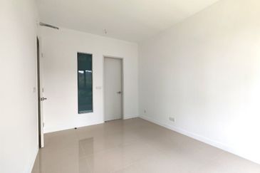 Lakefront Condominium | Emerald Hills @ Alam Damai