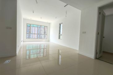 Lakefront Condominium | Emerald Hills @ Alam Damai