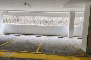 Lakefront Condominium | Emerald Hills @ Alam Damai