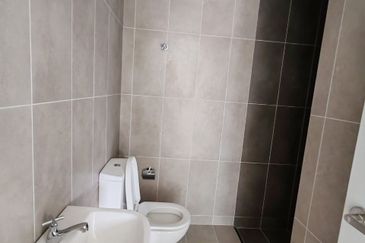 Lakefront Condominium | Emerald Hills @ Alam Damai