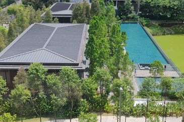 Lakefront Condominium | Emerald Hills @ Alam Damai