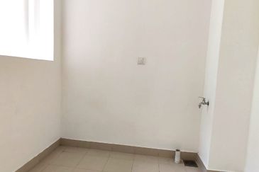 Lakefront Condominium | Emerald Hills @ Alam Damai