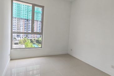 Lakefront Condominium | Emerald Hills @ Alam Damai