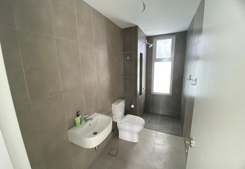 Lakefront Condominium | Emerald Hills @ Alam Damai