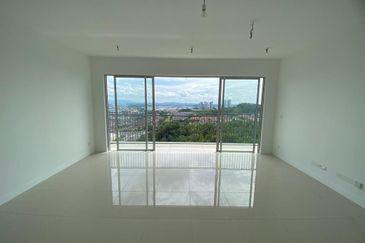 Lakefront Condominium | Emerald Hills @ Alam Damai