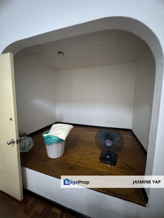 2.5 Storey Landed House WELL KEPT FULLY EXTENDED in Ampang Selangor, Selangor, Ampang