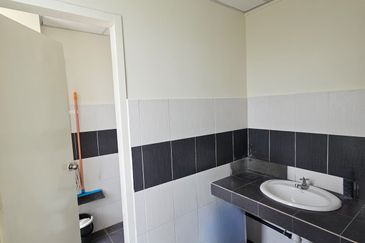 2.5 Storey Semi D Crest Hill Industrial Park 2 Semenyih