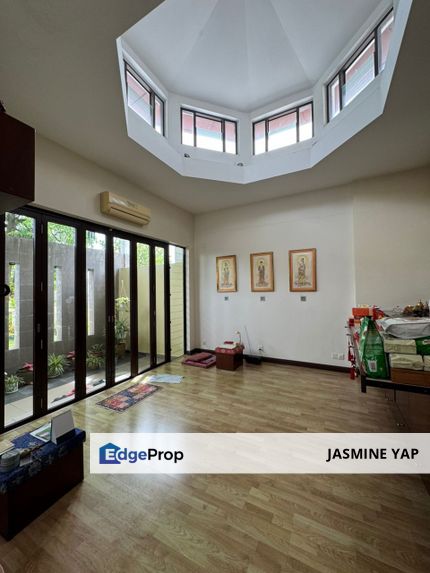 2 Storey FREEHOLD Bungalow in Kajang FULLY RENOVATED , Selangor, Kajang