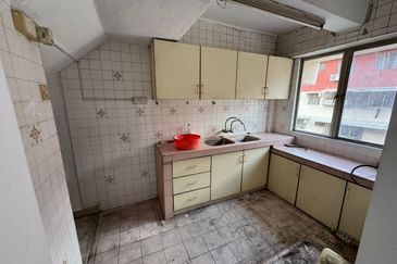 Flat Pandan Jaya Blok L13