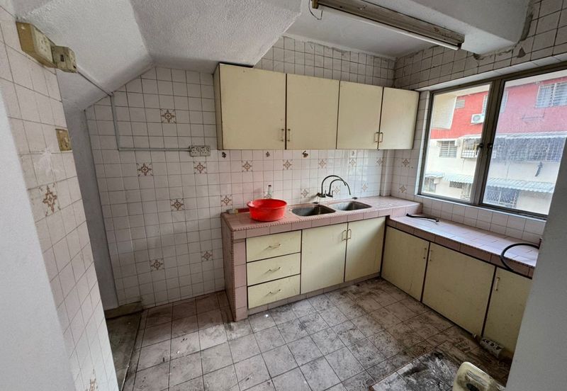 Flat Pandan Jaya Blok L13