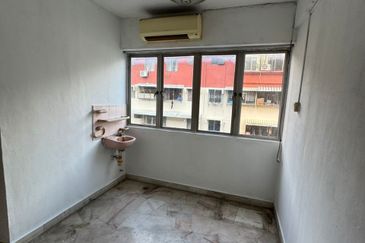 Flat Pandan Jaya Blok L13