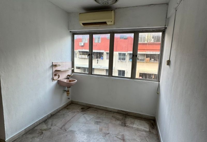 Flat Pandan Jaya Blok L13