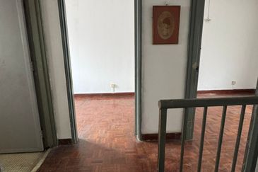 Flat Pandan Jaya Blok L13