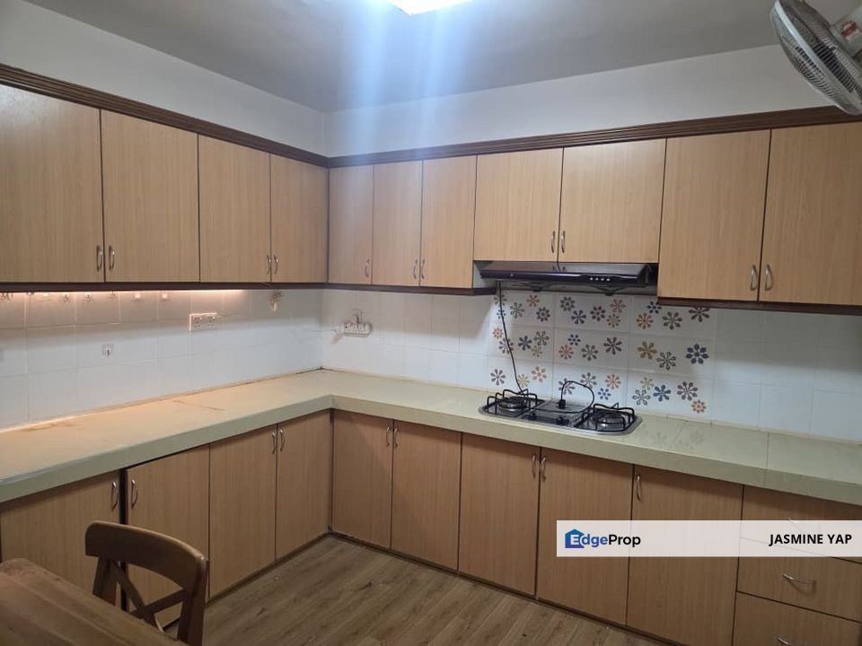Palm Spring Condo Corner Lot Good Privacy in Kota Damansara PJ Walking Distance MRT Station Surian , Selangor, Sunway Damansara
