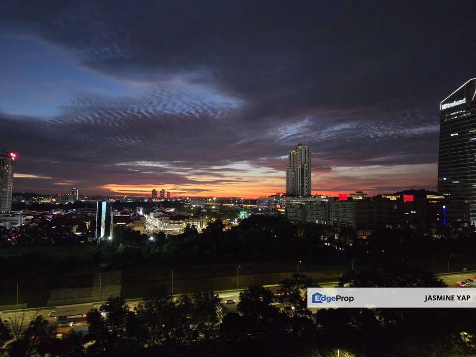 Palm Spring Condo Corner Lot Good Privacy in Kota Damansara PJ Walking Distance MRT Station Surian , Selangor, Sunway Damansara