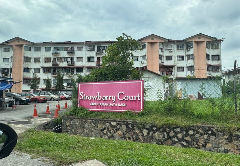 Strawberry Court Apartment