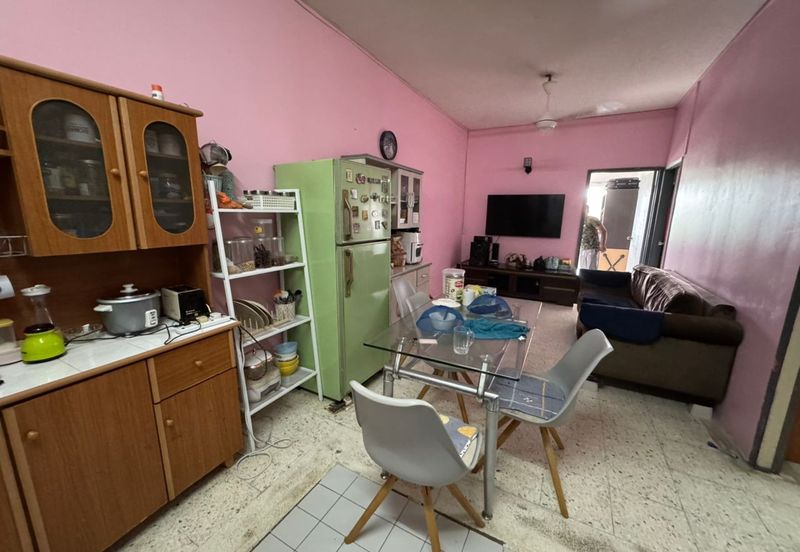 Strawberry Court Apartment