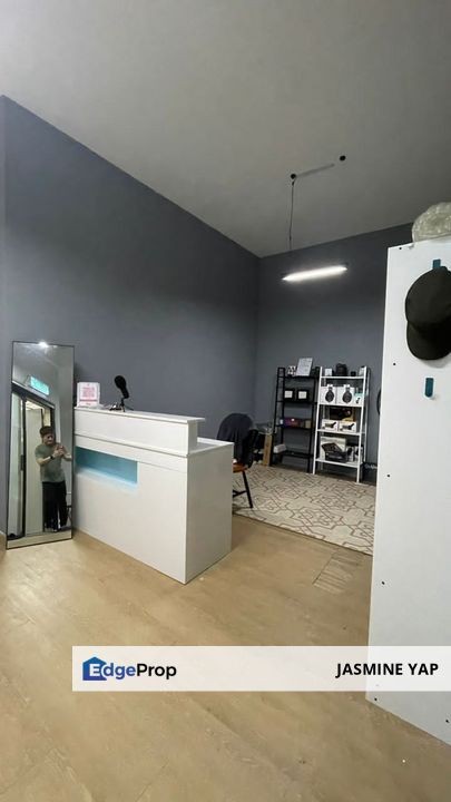 Shop Lot in Gombak 3 Storey with Extra Land , Sell with Tenancy , Kuala Lumpur, Gombak