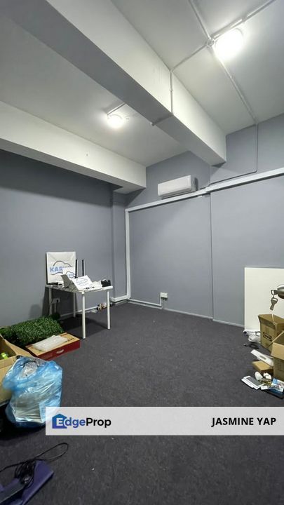 Shop Lot in Gombak 3 Storey with Extra Land , Sell with Tenancy , Kuala Lumpur, Gombak