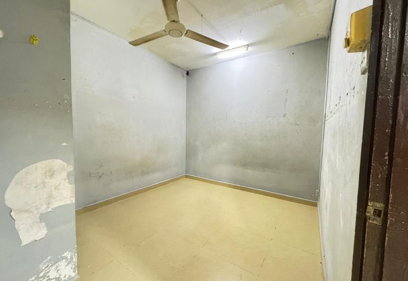 Strawberry Court Apartment