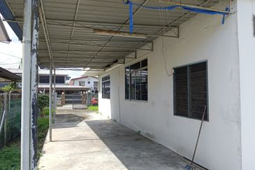 Sibu Double Storey Terrace Corner at Jalan Oya