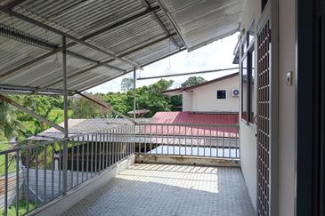 Sibu Double Storey Terrace Corner at Jalan Oya