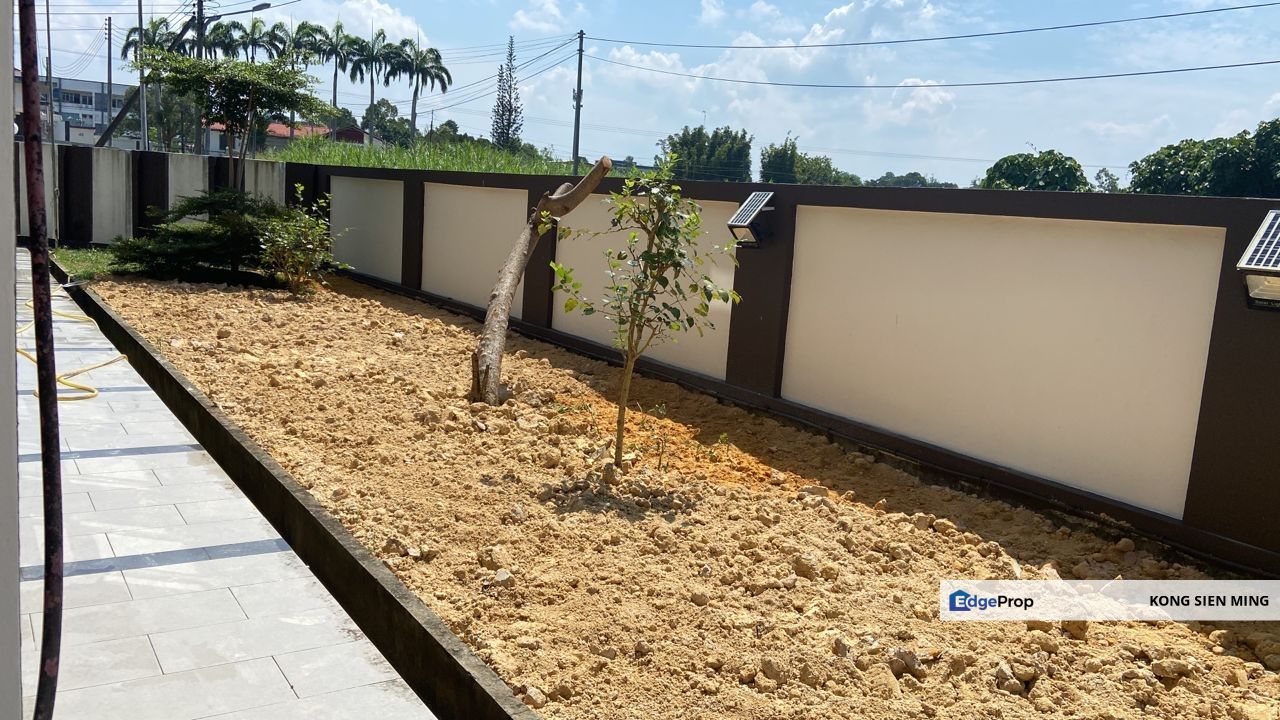 Sibu Double Storey Corner at Jalan Old Oya, Sarawak, Sibu