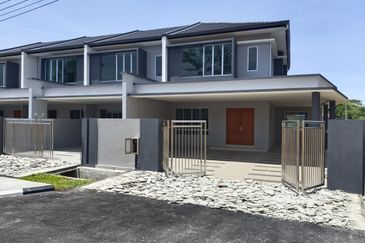 Sibu Double Storey Terrace Corner at Teku Pasai Siong