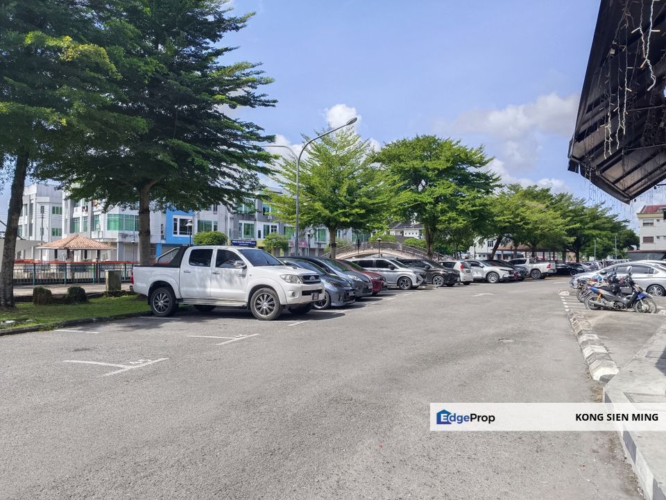Sibu 3 Storey Intermediate Shophouse at Sungai Merah Town, Sarawak, Sibu