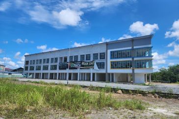 Sibu - 3 Storey Shophouse at Selangau