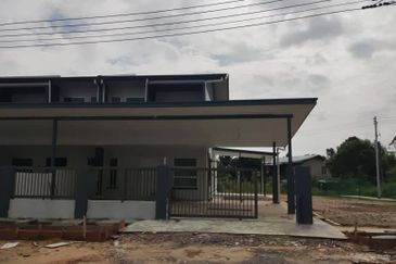 Sibu - Double Storey Terrace Corner at Jalan Ulu Oya