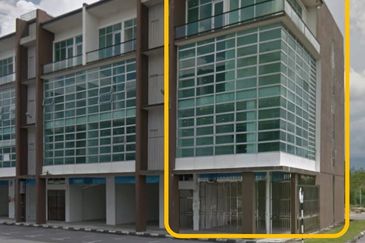 Kuching - 4 Storey Shophouse Corner at Jalan Lee Ling Heights