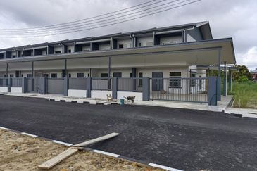Sibu - Double Storey Terrace Corner at Jalan Ulu Oya
