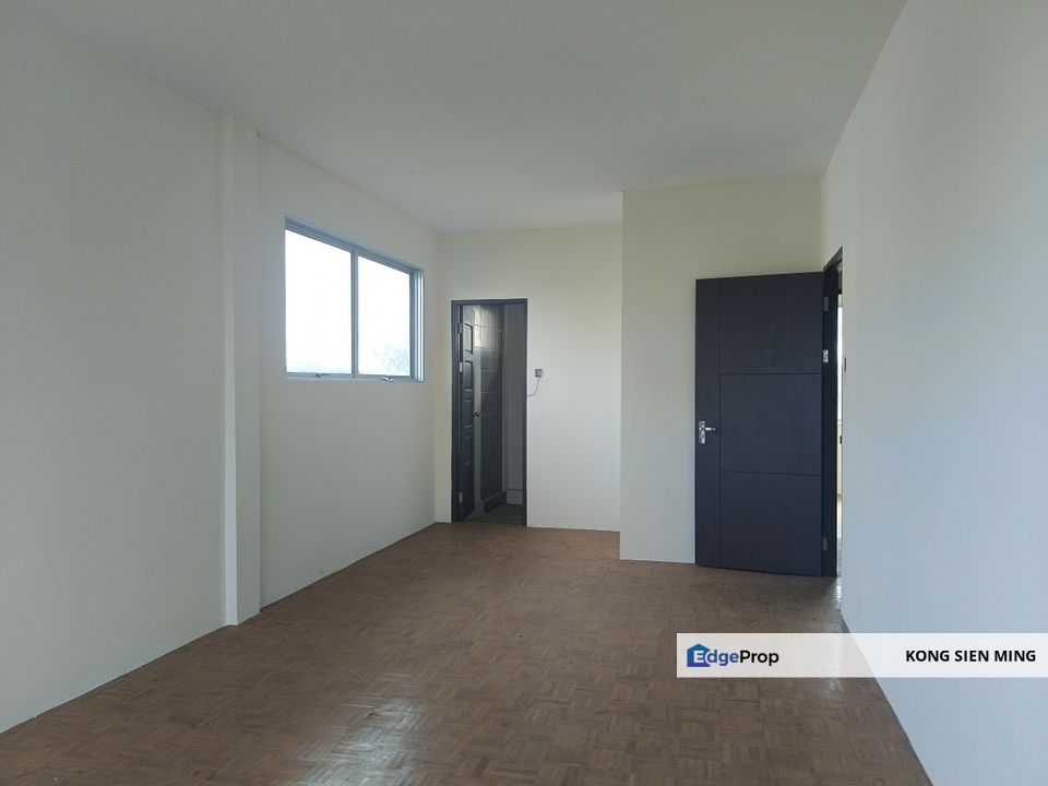 Sibu Double Storey Corner at Jalan Old Oya, Sarawak, Sibu