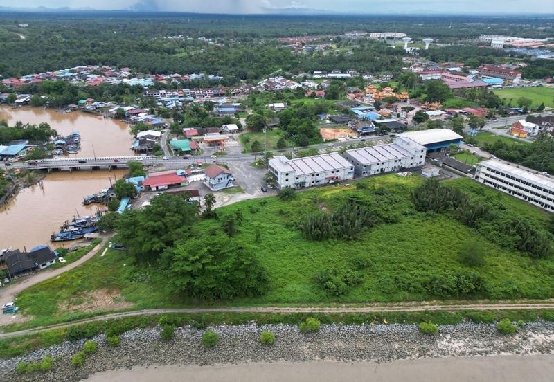 Pontian Seaside Land