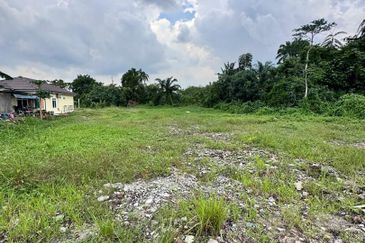 Jalan Saujana 1 Acre Land