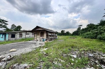 Jalan Saujana 1 Acre Land