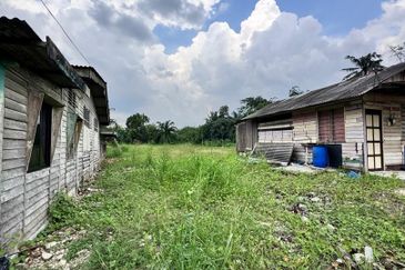 Jalan Saujana 1 Acre Land