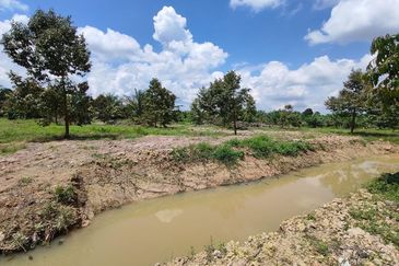 Yong Peng 6.89 Acres Land